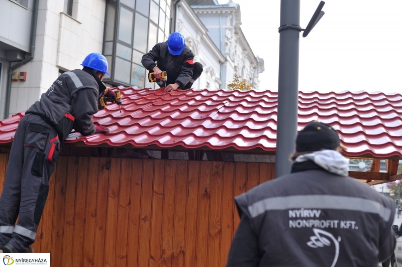 Készülnek az adventi díszítések - fotó Szarka Lajos