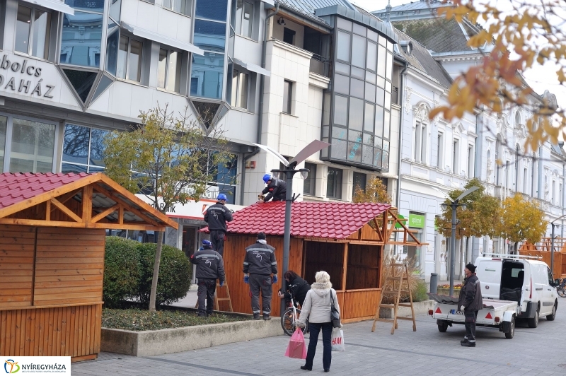 Készülnek az adventi díszítések - fotó Szarka Lajos