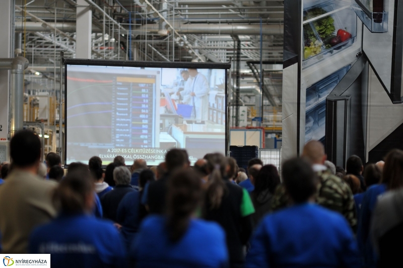 Gyárlátogatás az Electroluxnál - fotó Szarka Lajos