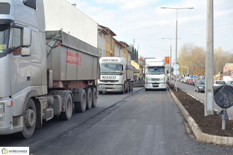Elkezdődött a beruházás a Szegfű utcán - fotó Szarka Lajos
