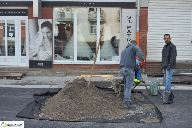 Elkezdődött a beruházás a Szegfű utcán - fotó Szarka Lajos
