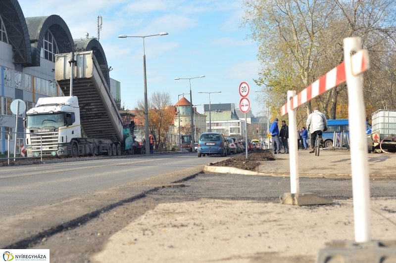Elkezdődött a beruházás a Szegfű utcán - fotó Szarka Lajos