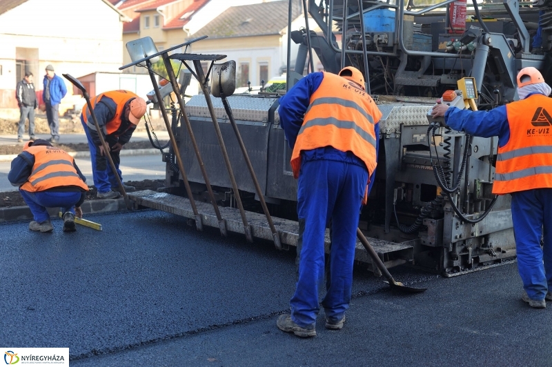 Elkezdődött a beruházás a Szegfű utcán - fotó Szarka Lajos