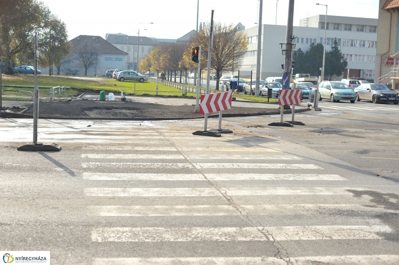 Elkezdődött a beruházás a Szegfű utcán - fotó Szarka Lajos