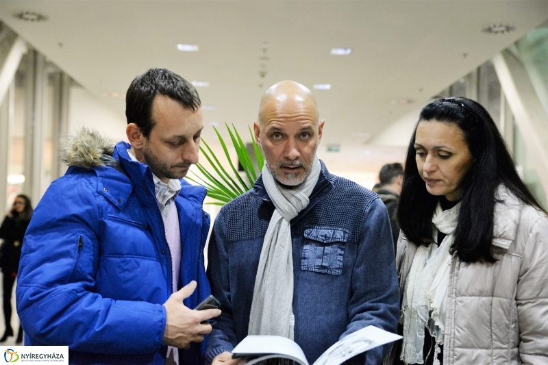 A PIRKADAT FIAI-kiállításmegnyitó a Korzóban