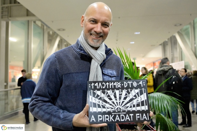 A PIRKADAT FIAI-kiállításmegnyitó a Korzóban