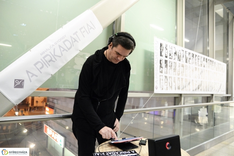A PIRKADAT FIAI-kiállításmegnyitó a Korzóban