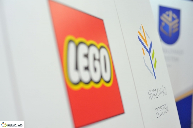 LEGO megállapodás a Nyíregyházi Egyetemen - fotó Szarka Lajos