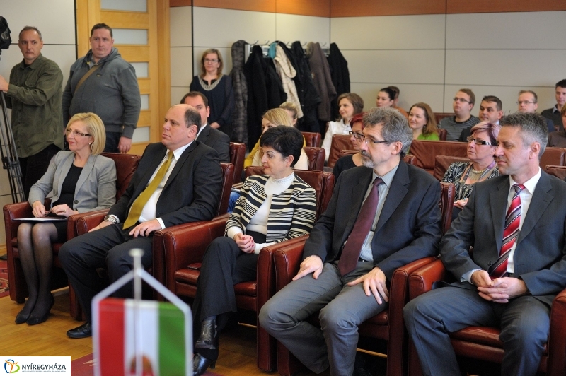 LEGO megállapodás a Nyíregyházi Egyetemen - fotó Szarka Lajos