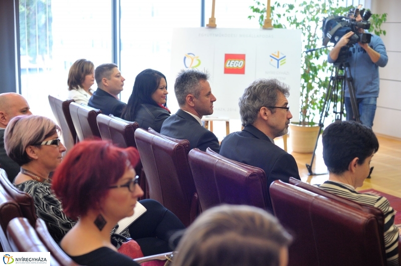 LEGO megállapodás a Nyíregyházi Egyetemen - fotó Szarka Lajos