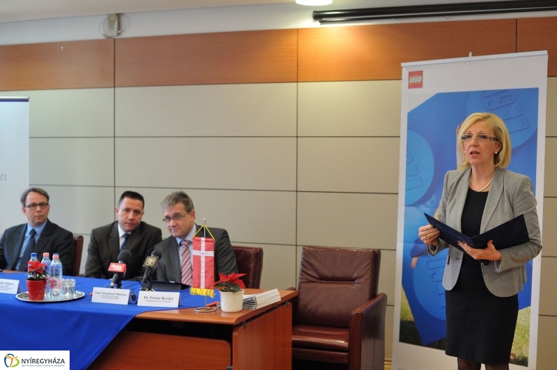 LEGO megállapodás a Nyíregyházi Egyetemen - fotó Szarka Lajos