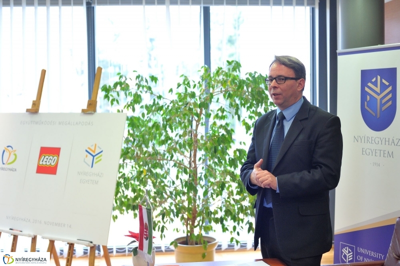 LEGO megállapodás a Nyíregyházi Egyetemen - fotó Szarka Lajos
