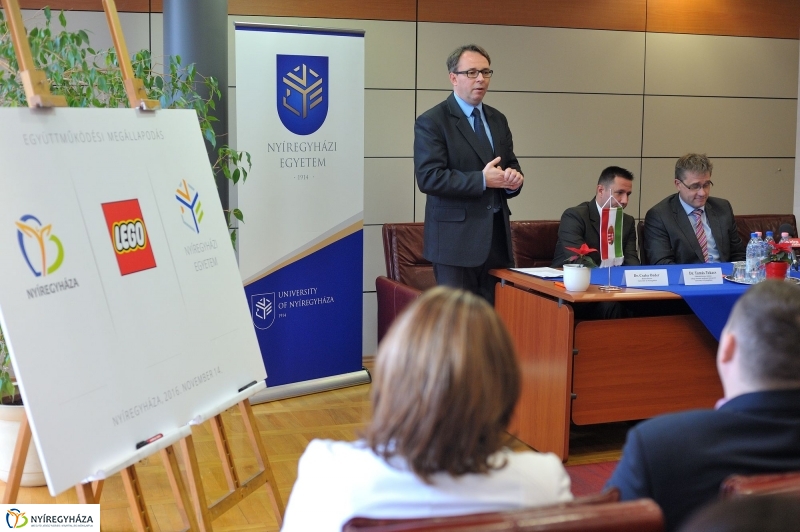 LEGO megállapodás a Nyíregyházi Egyetemen - fotó Szarka Lajos