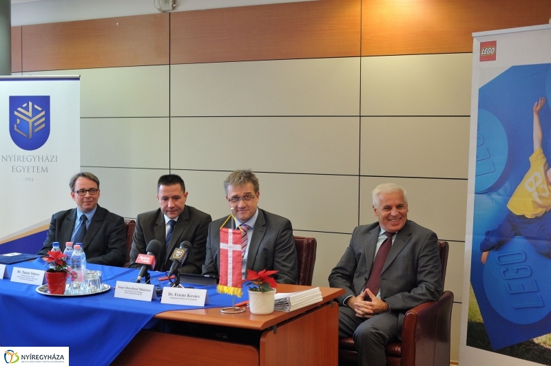 LEGO megállapodás a Nyíregyházi Egyetemen - fotó Szarka Lajos