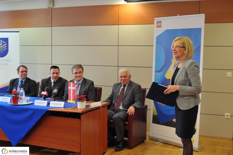 LEGO megállapodás a Nyíregyházi Egyetemen - fotó Szarka Lajos