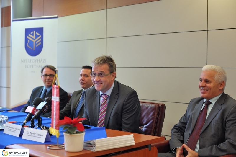 LEGO megállapodás a Nyíregyházi Egyetemen - fotó Szarka Lajos