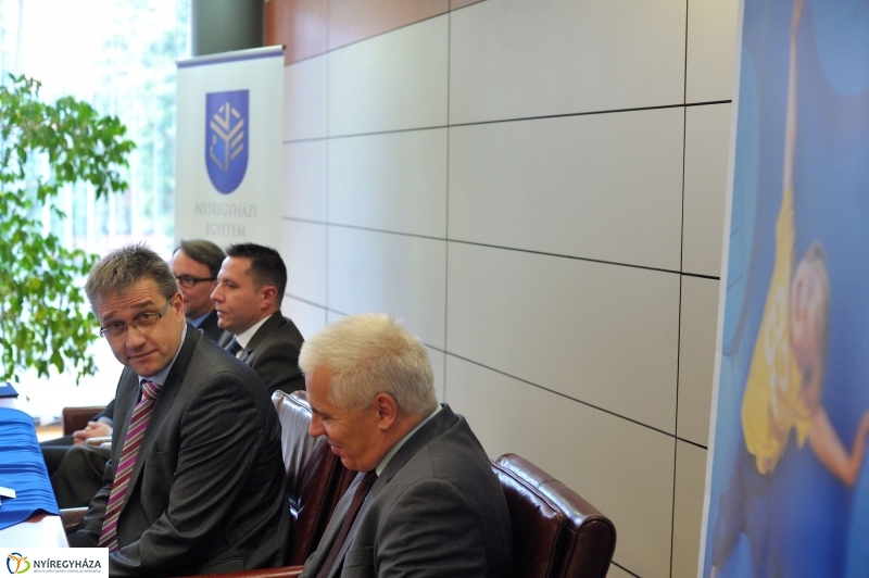 LEGO megállapodás a Nyíregyházi Egyetemen - fotó Szarka Lajos