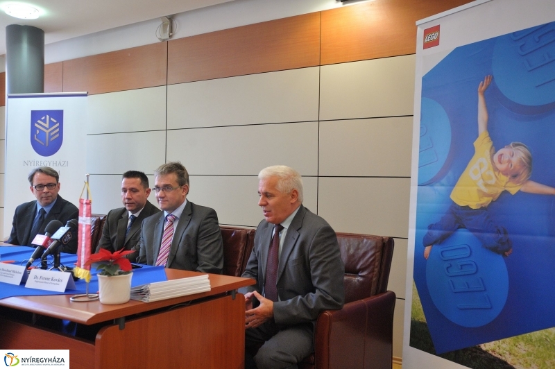 LEGO megállapodás a Nyíregyházi Egyetemen - fotó Szarka Lajos