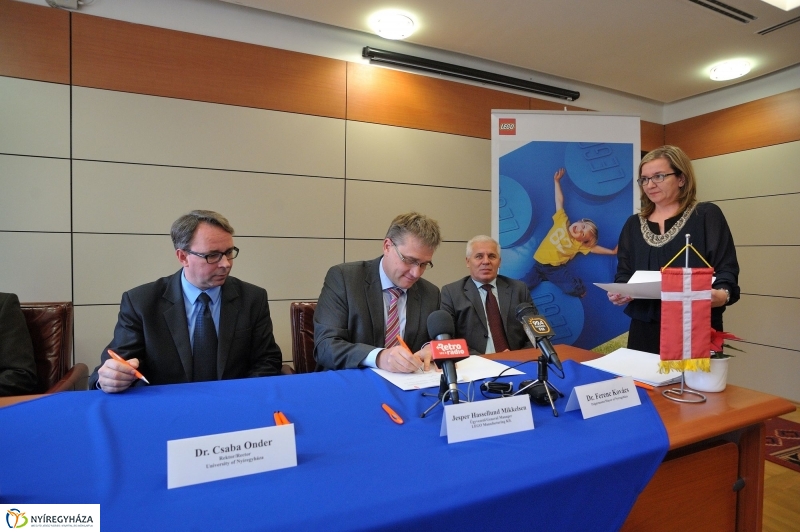 LEGO megállapodás a Nyíregyházi Egyetemen - fotó Szarka Lajos