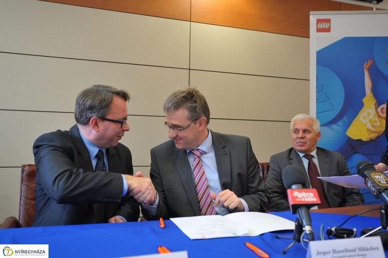 LEGO megállapodás a Nyíregyházi Egyetemen - fotó Szarka Lajos