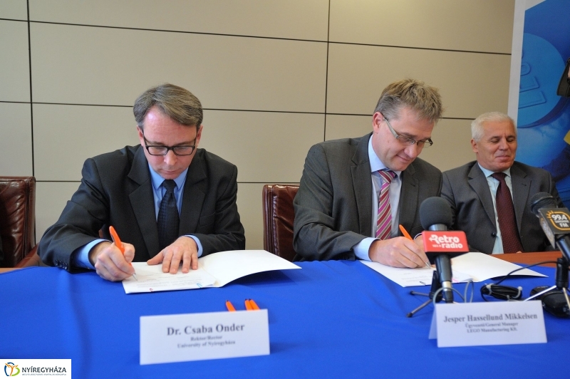 LEGO megállapodás a Nyíregyházi Egyetemen - fotó Szarka Lajos