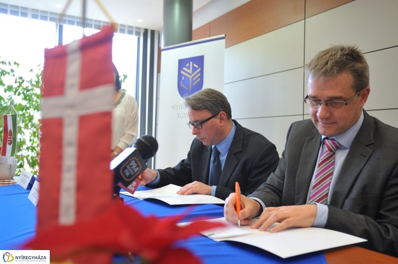 LEGO megállapodás a Nyíregyházi Egyetemen - fotó Szarka Lajos