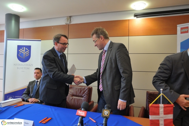 LEGO megállapodás a Nyíregyházi Egyetemen - fotó Szarka Lajos