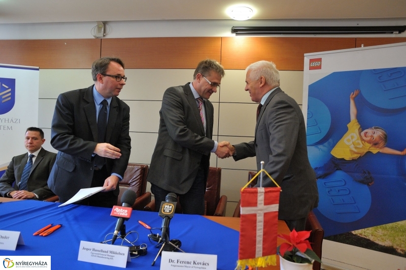 LEGO megállapodás a Nyíregyházi Egyetemen - fotó Szarka Lajos