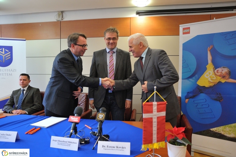 LEGO megállapodás a Nyíregyházi Egyetemen - fotó Szarka Lajos