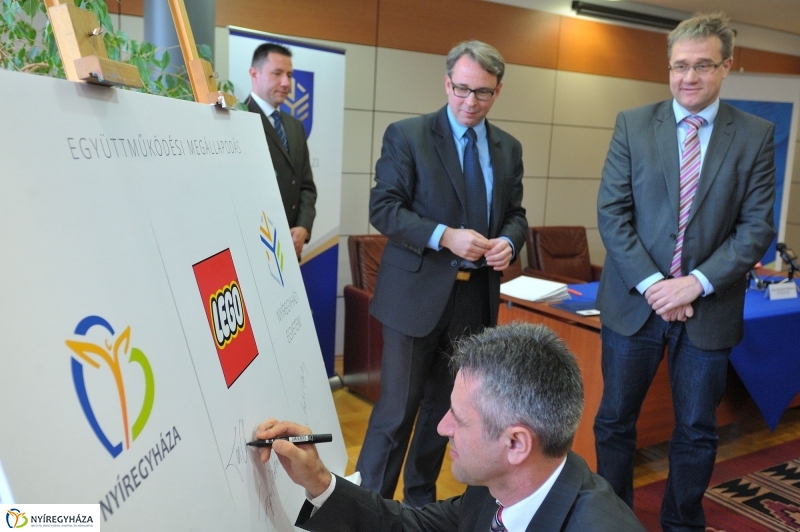 LEGO megállapodás a Nyíregyházi Egyetemen - fotó Szarka Lajos