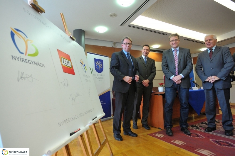 LEGO megállapodás a Nyíregyházi Egyetemen - fotó Szarka Lajos