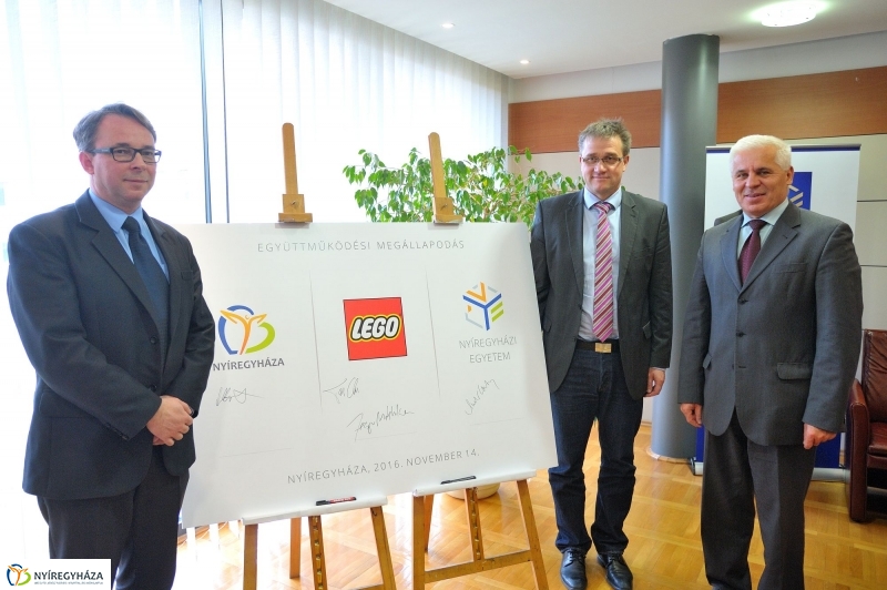 LEGO megállapodás a Nyíregyházi Egyetemen - fotó Szarka Lajos