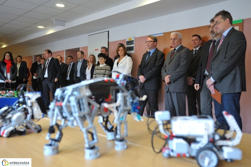LEGO megállapodás a Nyíregyházi Egyetemen - fotó Szarka Lajos