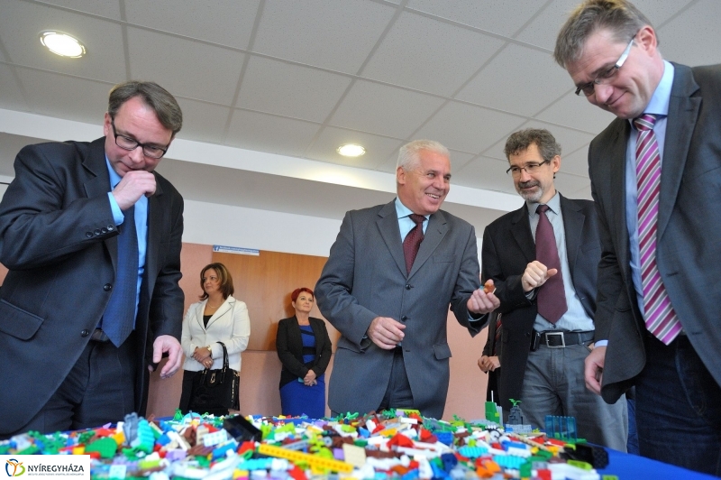 LEGO megállapodás a Nyíregyházi Egyetemen - fotó Szarka Lajos