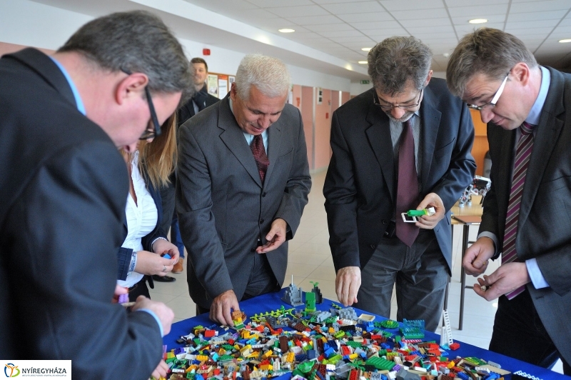 LEGO megállapodás a Nyíregyházi Egyetemen - fotó Szarka Lajos