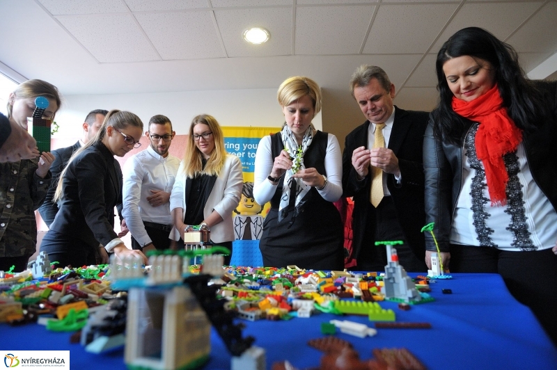 LEGO megállapodás a Nyíregyházi Egyetemen - fotó Szarka Lajos