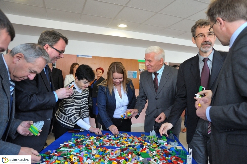 LEGO megállapodás a Nyíregyházi Egyetemen - fotó Szarka Lajos