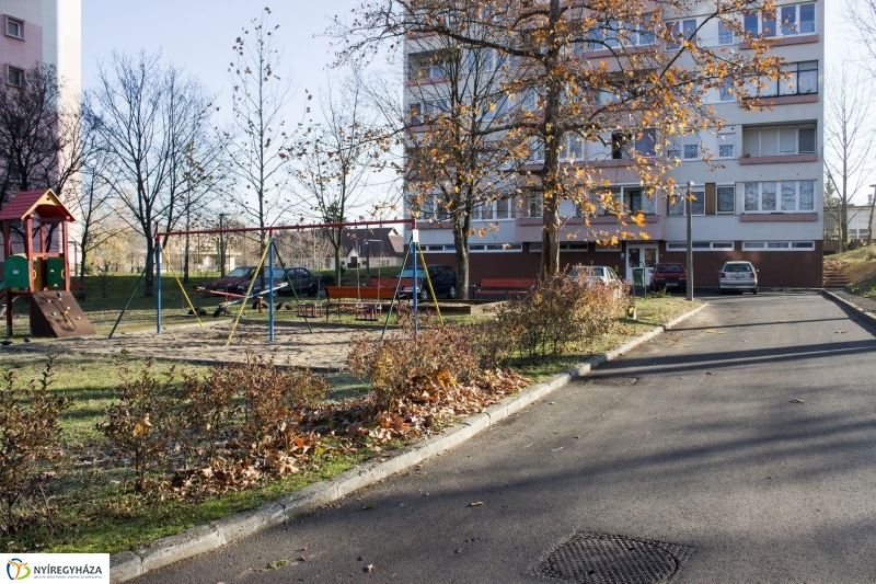 Új aszfalt a Kodály Zoltán utcán - fotó Szarka Lajos