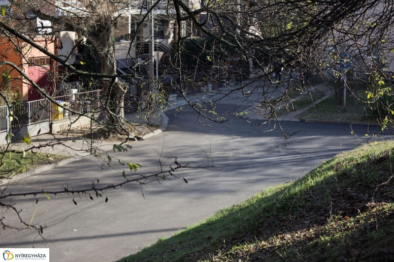 Új aszfalt a Kodály Zoltán utcán - fotó Szarka Lajos