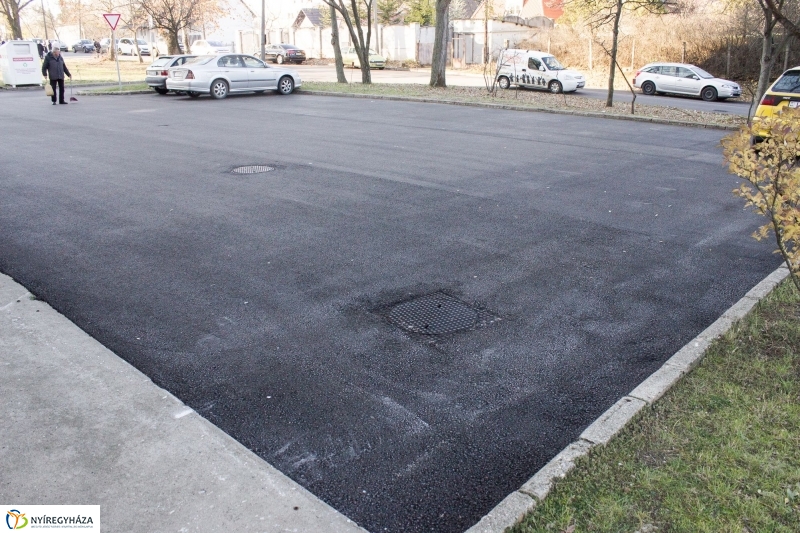 Új aszfalt a Kodály Zoltán utcán - fotó Szarka Lajos