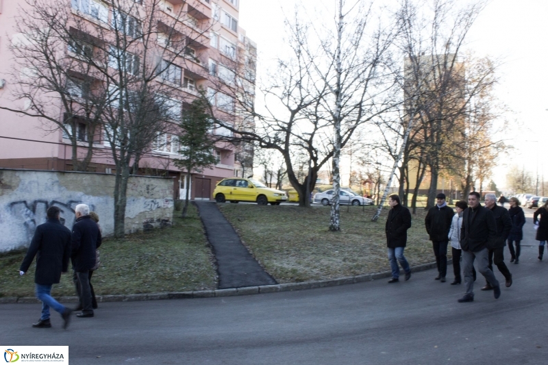 Új aszfalt a Kodály Zoltán utcán - fotó Szarka Lajos