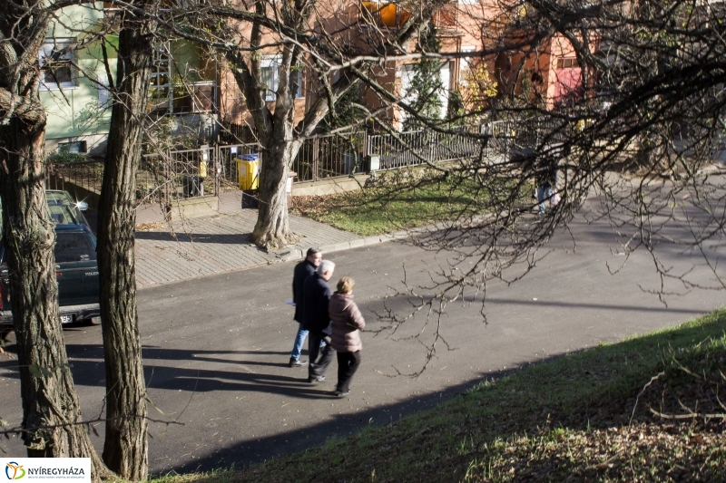 Új aszfalt a Kodály Zoltán utcán - fotó Szarka Lajos