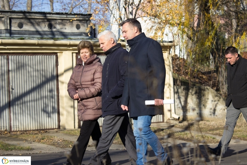 Új aszfalt a Kodály Zoltán utcán - fotó Szarka Lajos