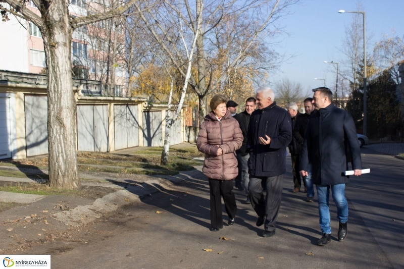 Új aszfalt a Kodály Zoltán utcán - fotó Szarka Lajos