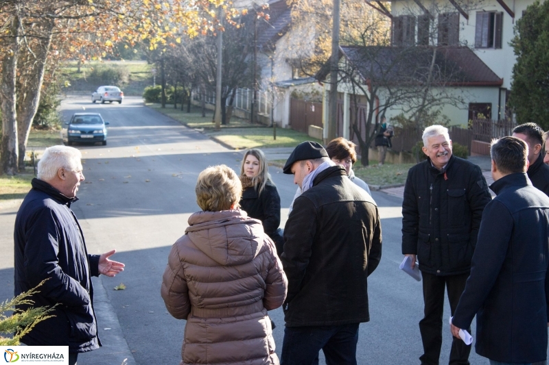 Új aszfalt a Kodály Zoltán utcán - fotó Szarka Lajos