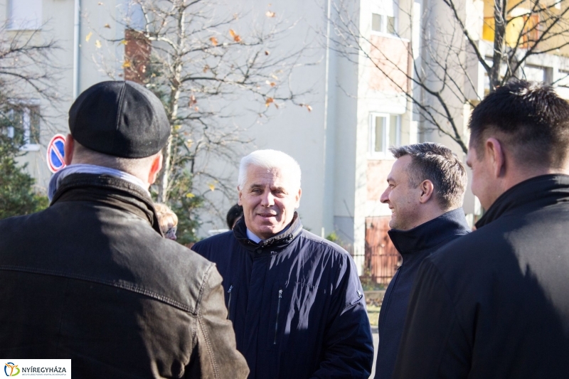 Új aszfalt a Kodály Zoltán utcán - fotó Szarka Lajos