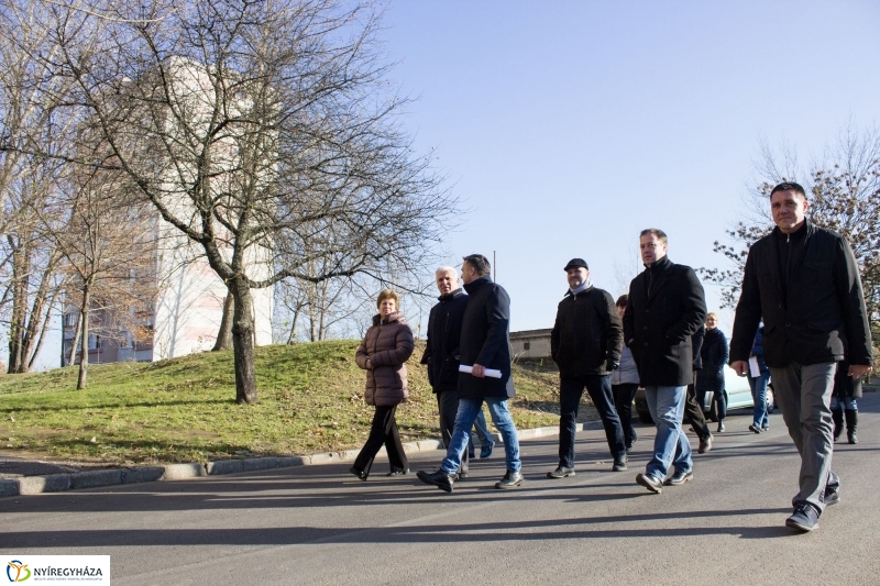Új aszfalt a Kodály Zoltán utcán - fotó Szarka Lajos