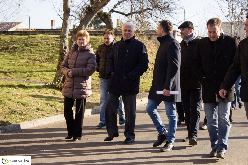 Új aszfalt a Kodály Zoltán utcán - fotó Szarka Lajos