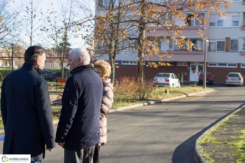 Új aszfalt a Kodály Zoltán utcán - fotó Szarka Lajos