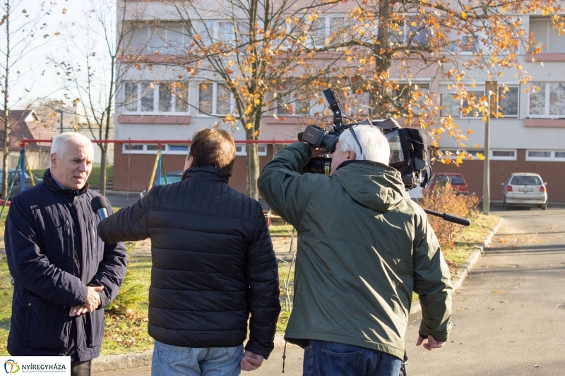 Új aszfalt a Kodály Zoltán utcán - fotó Szarka Lajos